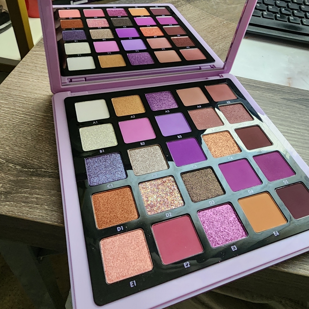 ABH Norvina Eye Shadow Pallette